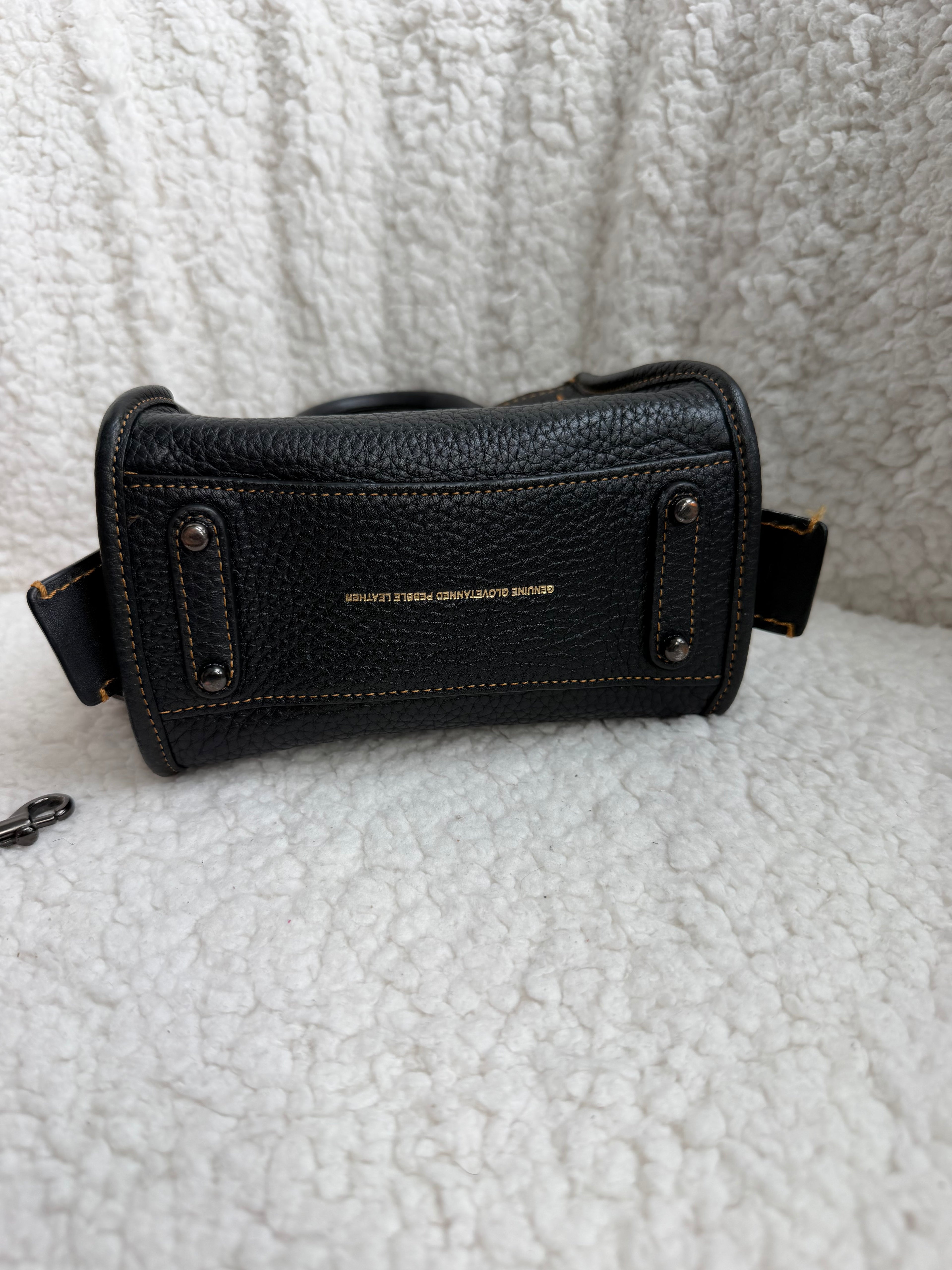 Coach Rogue 17