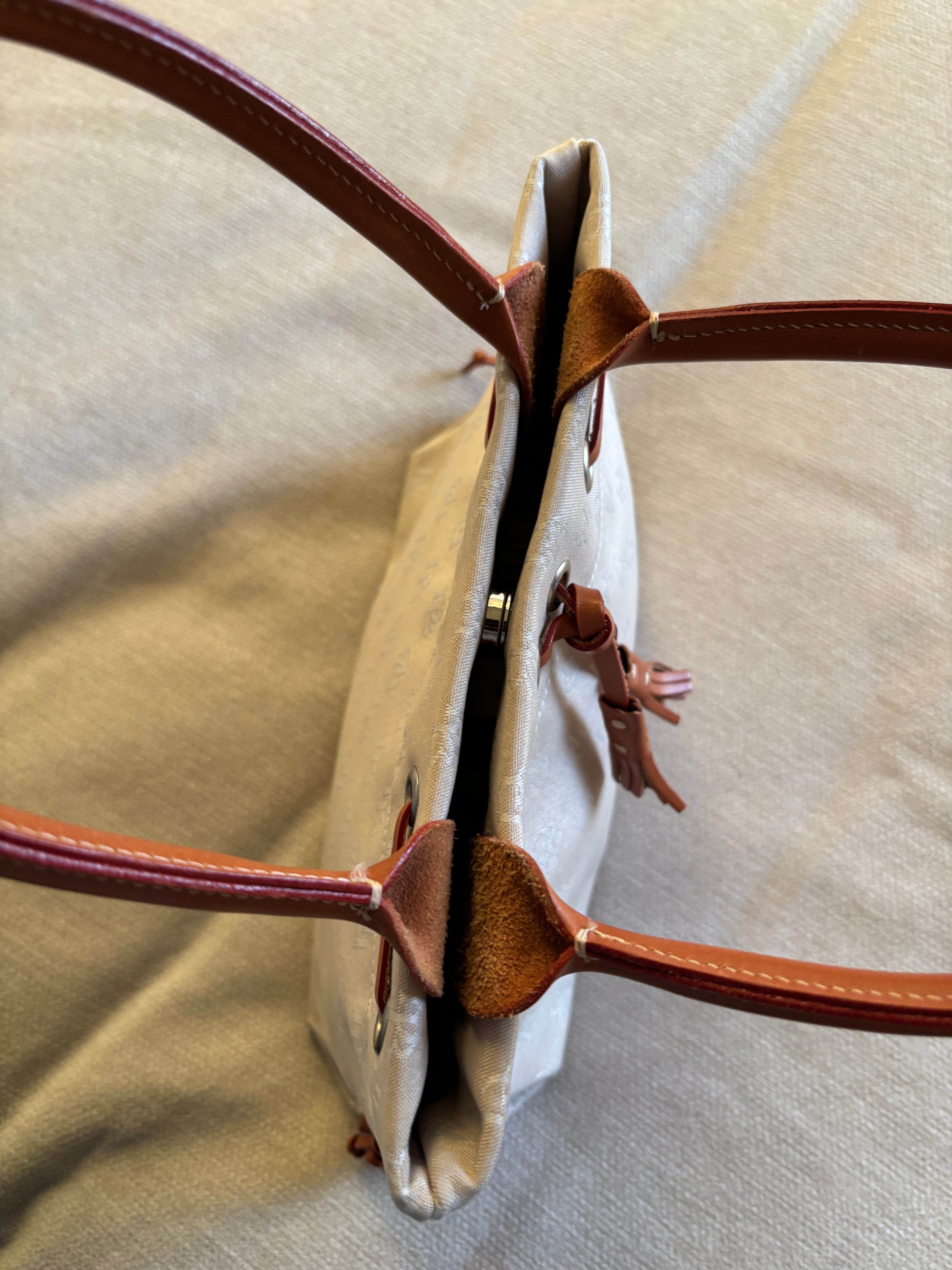Y2K Dooney & Bourke Off White Bag