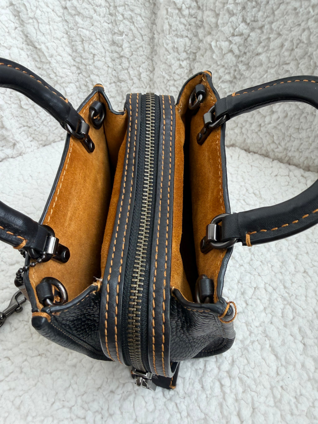 Coach Rogue 17